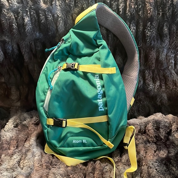 Patagonia Handbags - 💜Patagonia Atom Sling Bag - Green/Yellow💜